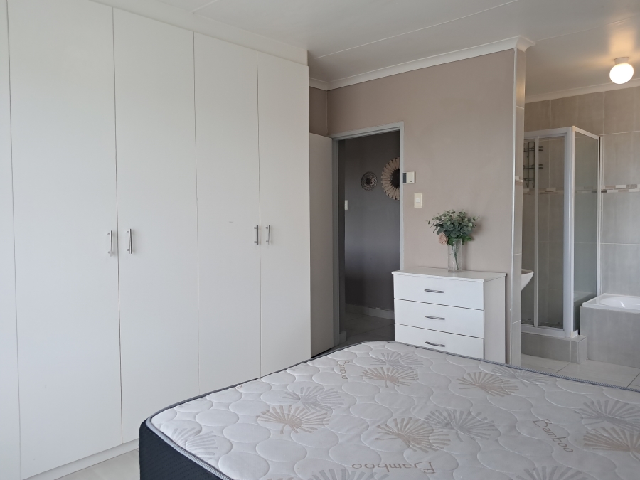 To Let 3 Bedroom Property for Rent in Wavecrest Eastern Cape